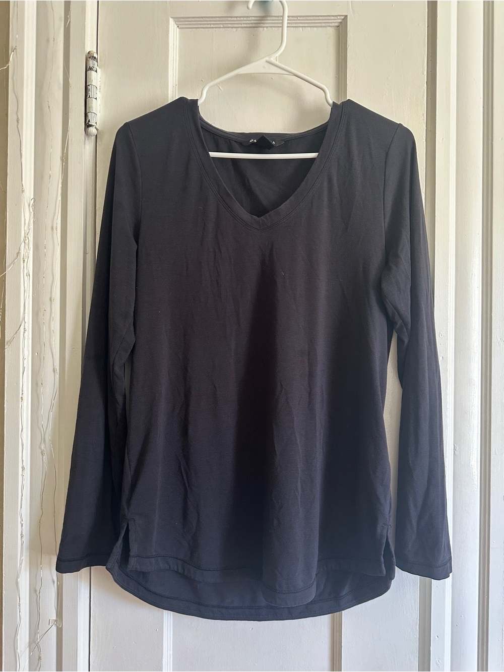 Athleta Women's Black Long-Sleeve V-Neck Top